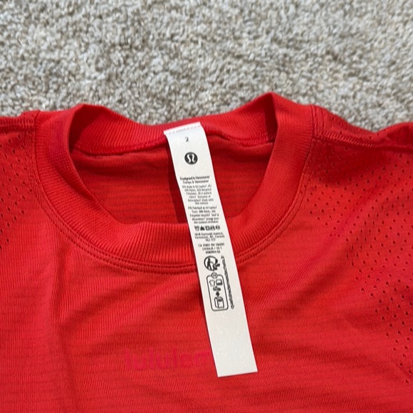 7. NWT- Lululemon Swiftly High-Low Cropped Short-Sleeve Shirt - Picture 5 of 7